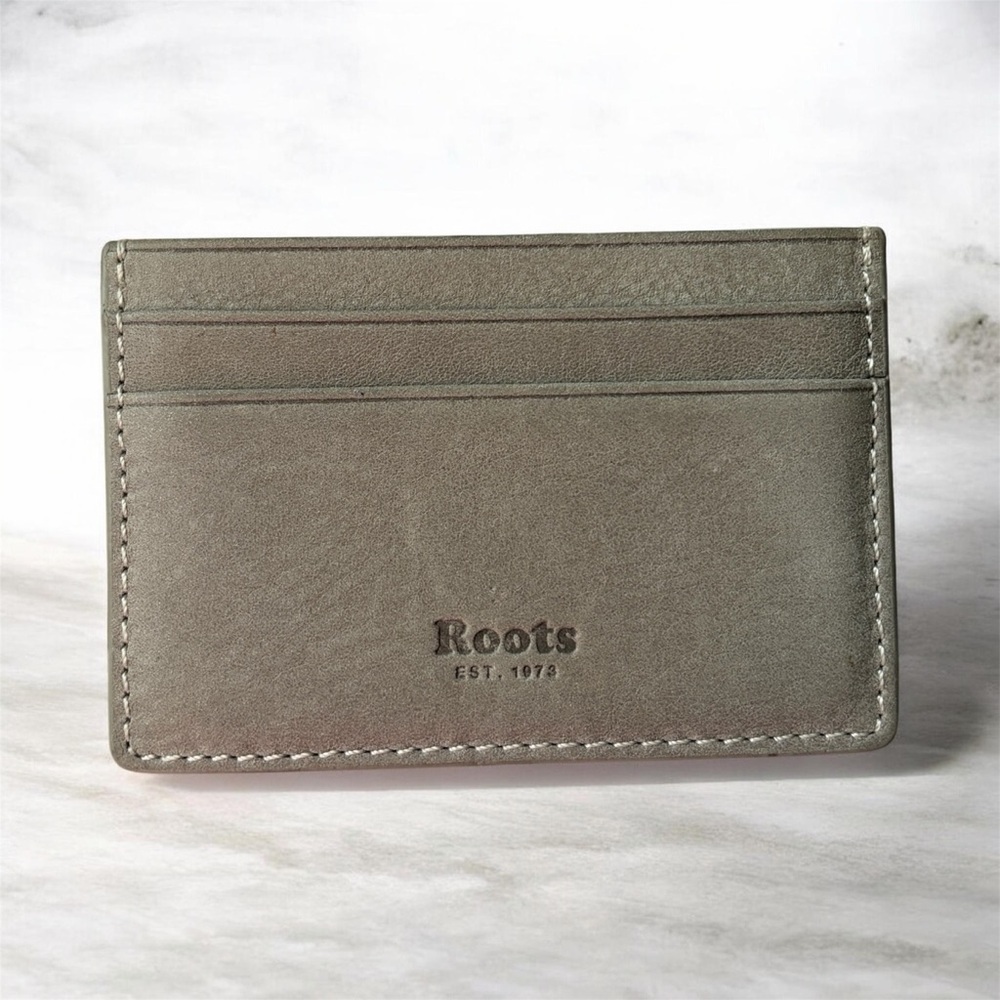 ROOTS Gray Leather Cardholder